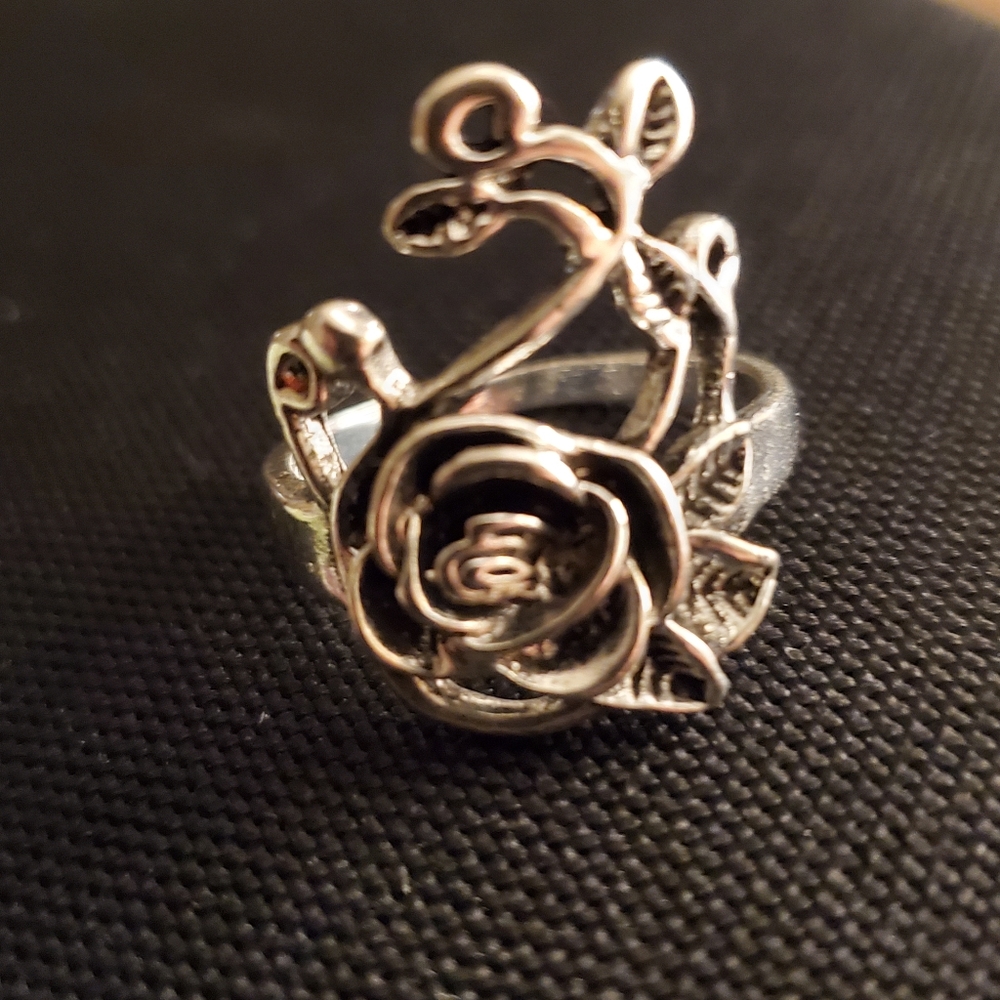 .925 Sterling Silver Gorgeous Rose Vine Rong - Picture 4 of 9